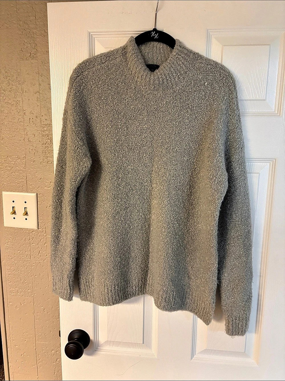 Saks fifth avenue Gray Bouclé Sweater Size Small Like New
